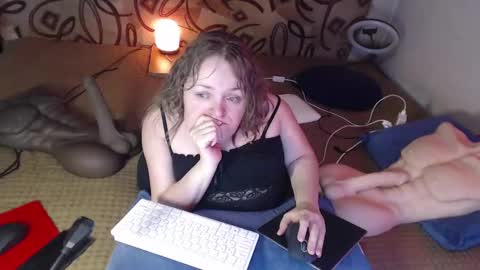 Snapshot of akindmodel chatting on January 31, 7:18 am Natalie online show from January 31, 7:18 am