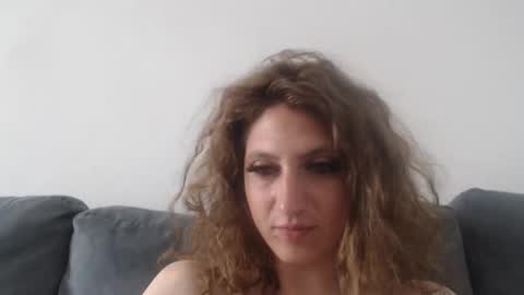 akyragrace online show from May 31, 1:50 pm