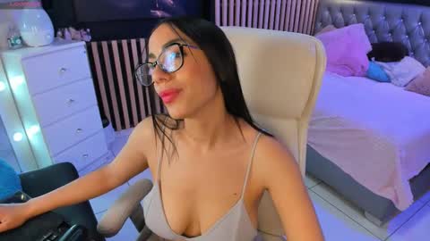 Alaia Alegria online show from November 4, 9:42 pm