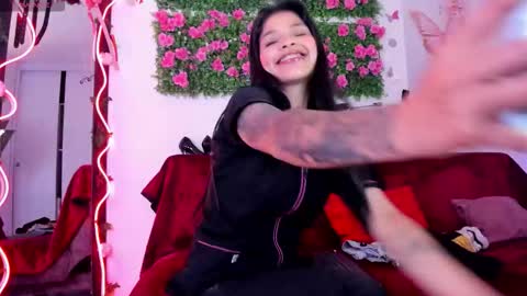 Snapshot of alaia_asuka chatting on October 13, 10:01 pm Alaia online show from October 13, 10:01 pm