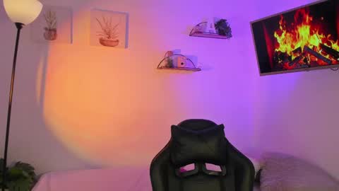   online show from April 20, 10:29 am