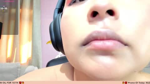 Snapshot of alaiasmile_ chatting on February 19, 7:27 pm online show from February 19, 7:27 pm