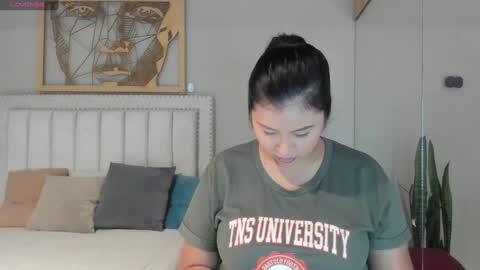 Snapshot of alaiasmile_ chatting on January 6, 6:10 pm online show from January 6, 6:10 pm