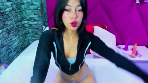 alana_deivis online show from June 2, 2:45 am