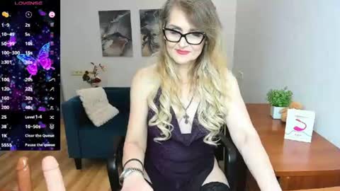 Alana Walkers online show from July 28, 6:20 pm