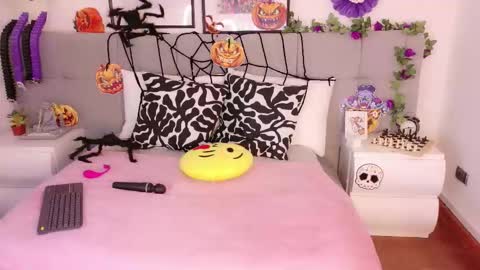 Snapshot of alanaa_gomez chatting on October 9, 4:33 pm Alanaa online show from October 9, 4:33 pm