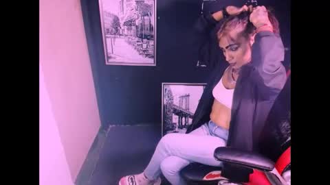 alanadelray online show from December 3, 8:06 am