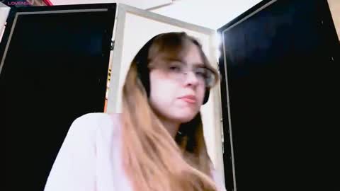 Stella online show from December 3, 3:03 pm