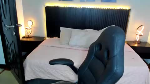 Snapshot of alani_rose_ chatting on October 29, 11:03 am ALANI online show from October 29, 11:03 am