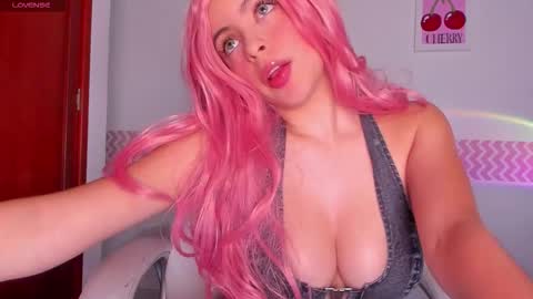 Alanna online show from November 17, 3:24 pm