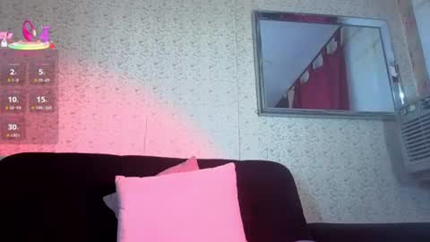 alanna_jones23_aws online show from June 24, 9:52 am