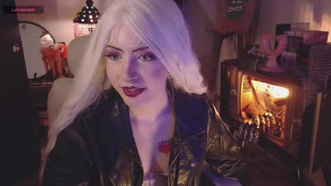 Snapshot of alaskagrace chatting on October 3, 3:55 am Alaska Grace       online show from October 3, 3:55 am