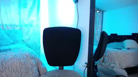 Snapshot of aleeehsanz chatting on December 17, 10:43 pm online show from December 17, 10:43 pm