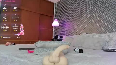 aleja_bloom online show from June 2, 6:31 pm