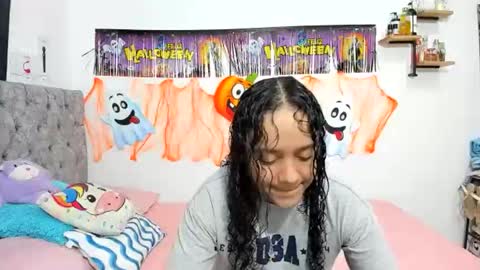 alejandra_evanss online show from October 29, 3:22 am