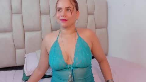 alennax online show from February 2, 12:15 pm