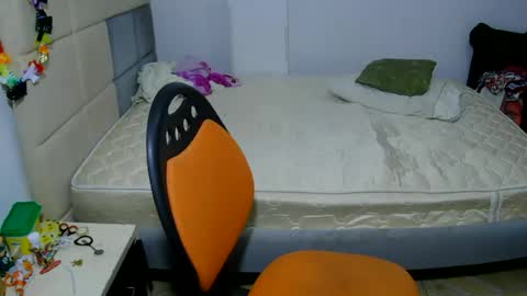 Alesia jones01 online show from June 17, 6:48 am