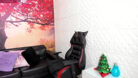 Snapshot of alessandraa_ferri_ chatting on December 15, 8:15 pm Alessandra online show from December 15, 8:15 pm