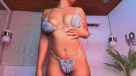 Snapshot of alessia_moon1 chatting on September 10, 11:54 am Alejandra online show from September 10, 11:54 am