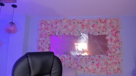 Snapshot of alessiacorleone_ chatting on December 14, 8:08 pm Alessia online show from December 14, 8:08 pm