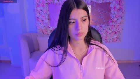 Snapshot of alessiacorleone_ chatting on December 22, 12:27 pm Alessia online show from December 22, 12:27 pm
