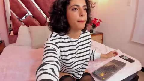 Snapshot of alessiia__ chatting on October 15, 3:42 am alessiia__ online show from October 15, 3:42 am