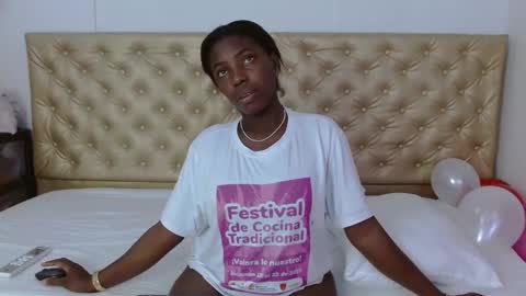 Snapshot of alessiiaa_ chatting on February 15, 1:05 pm alessiiaa online show from February 15, 1:05 pm