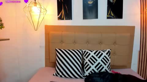 Aleszia online show from October 6, 7:29 pm