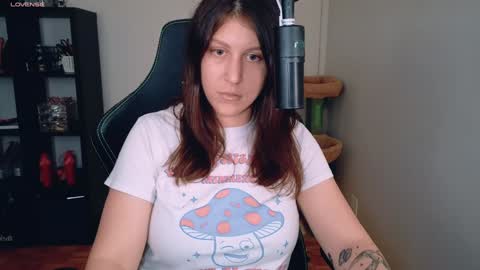 dont be afraid to click social media link its  working  just click on that  online show from September 13, 12:07 am