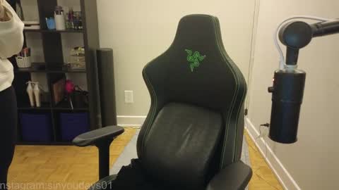 dont be afraid to click social media link its  working  just click on that  online show from November 19, 3:06 am