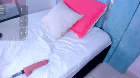 Snapshot of alexaa_small chatting on March 6, 11:47 am alexaa_small online show from March 6, 11:47 am