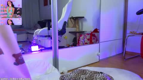 Snapshot of alexaaimee chatting on December 5, 2:53 am Alexa online show from December 5, 2:53 am