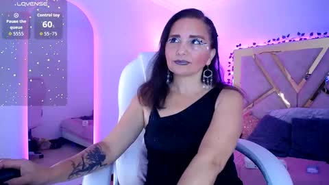 Snapshot of alexamoon__ chatting on October 7, 6:45 pm Alexa Moon online show from October 7, 6:45 pm
