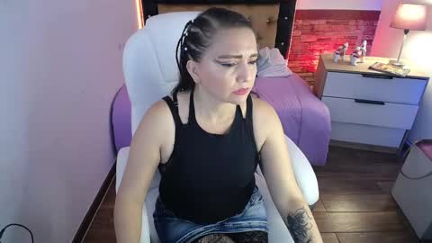 Snapshot of alexamoon__ chatting on February 16, 1:38 pm Alexa Moon online show from February 16, 1:38 pm