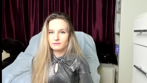 Snapshot of alexasweetblonde chatting on December 6, 9:45 pm Alexa online show from December 6, 9:45 pm