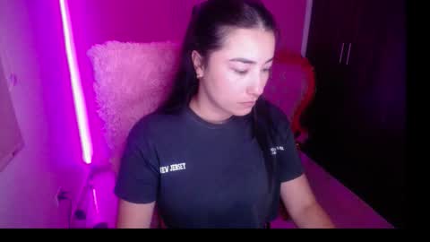 Snapshot of alexxa_1111 chatting on September 20, 12:43 am alexxa_1111 online show from September 20, 12:43 am