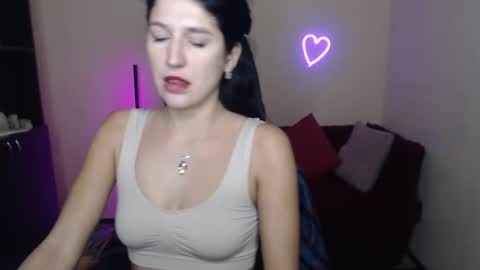 Snapshot of alianna_solo_kiss chatting on February 24, 6:25 am Alianna online show from February 24, 6:25 am