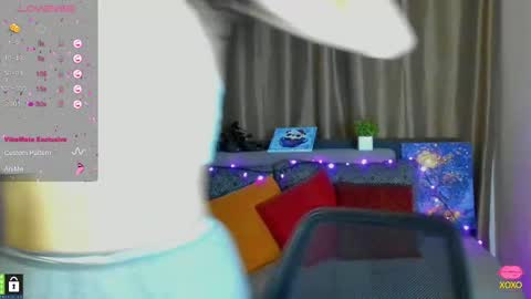 Snapshot of alianna_solo_kiss chatting on February 14, 4:52 pm Alianna online show from February 14, 4:52 pm