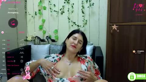 Snapshot of alianna_solo_kiss chatting on September 17, 11:41 am Alianna online show from September 17, 11:41 am