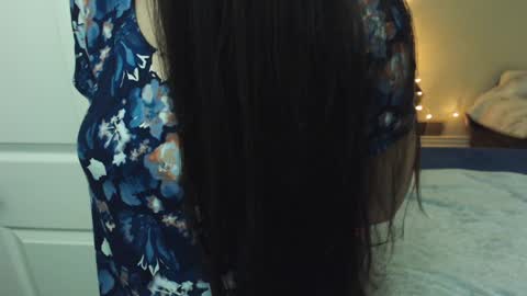 Snapshot of alice_asks chatting on February 7, 5:52 am Alice Asks online show from February 7, 5:52 am
