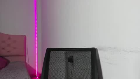 alice_cespedes online show from March 4, 11:00 pm