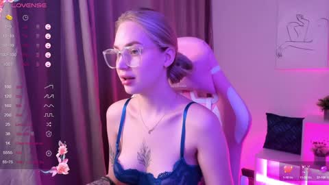Snapshot of alice_elf chatting on February 8, 10:19 pm Alice online show from February 8, 10:19 pm