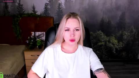 Snapshot of alice_elf chatting on October 14, 12:02 am Alice online show from October 14, 12:02 am
