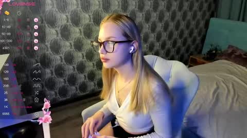 Snapshot of alice_elf chatting on December 27, 11:31 pm Alice online show from December 27, 11:31 pm