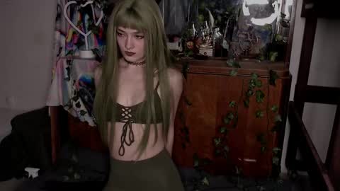 Snapshot of alice_glo chatting on February 23, 12:37 am Alice online show from February 23, 12:37 am