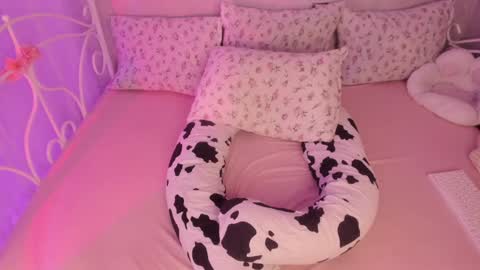 Snapshot of alice_kinky_girl chatting on December 12, 12:16 am Alice online show from December 12, 12:16 am