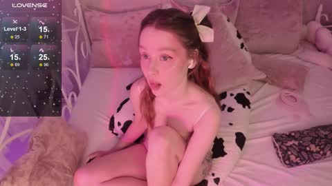 Snapshot of alice_kinky_girl chatting on October 7, 9:57 am Alice online show from October 7, 9:57 am