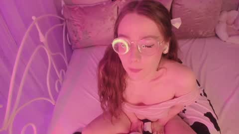 Snapshot of alice_kinky_girl chatting on January 21, 11:34 pm Alice online show from January 21, 11:34 pm