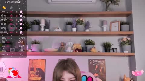 Snapshot of alice_langley chatting on December 17, 12:54 pm Alice 3 online show from December 17, 12:54 pm