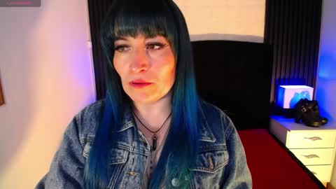 Alice online show from April 10, 7:20 pm